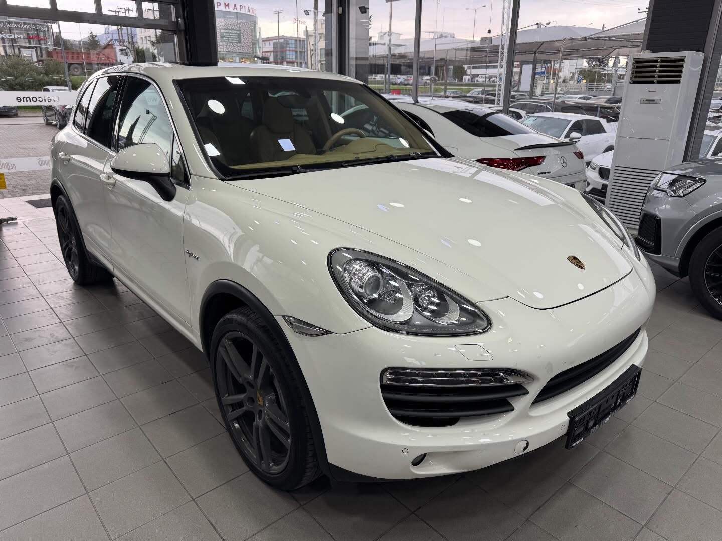 PORSCHE CAYENNE S HYBRID – 2011